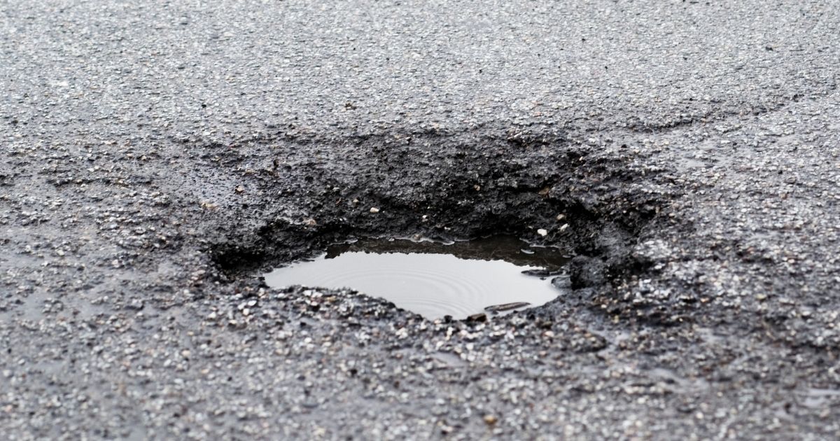 An East St. Louis Car Accident Lawyer at The Cates Law Firm Can Help After a Serious Pothole Accident